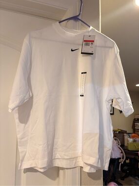 Nike White Short-Sleeve Crew Neck T-Shirt